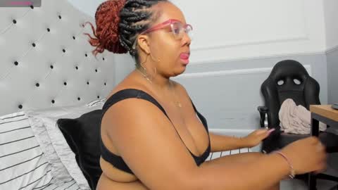 roxie reyes  online show from 12.04.24