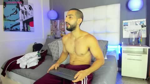 Yiyo online show from 12.15.24