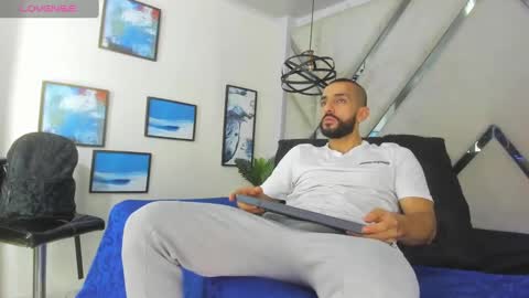 Yiyo online show from 01.08.25