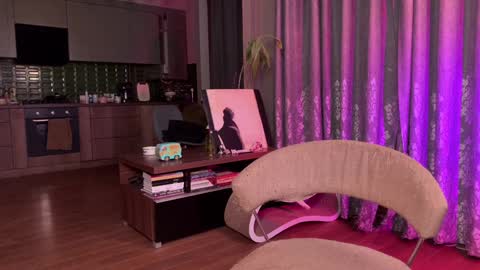 Snapshot of yoga_pizza_420 chatting on 12.11.24 Max online show from 12.11.24