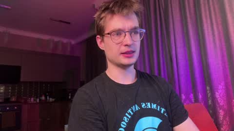 Snapshot of yoga_pizza_420 chatting on 12.19.24 Max online show from 12.19.24