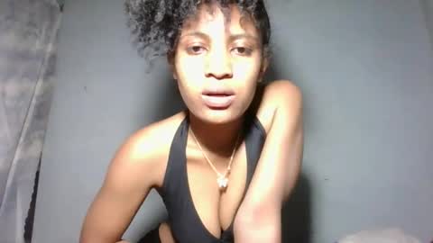 yolandrina05 online show from 09.28.25