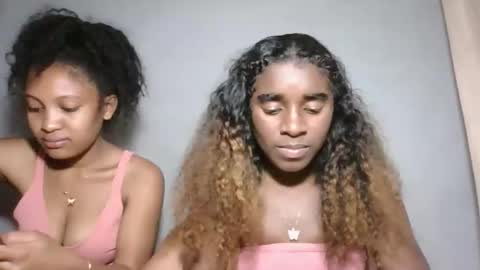 yolandrina05 online show from 10.11.25