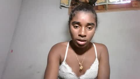 yolandrina05 online show from 10.27.25