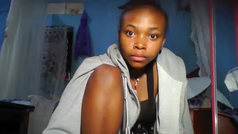 Snapshot of yolandrina90 chatting on 10.06.25 yolandrina90 online show from 10.06.25