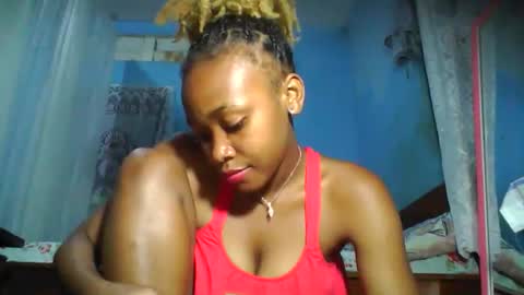 Snapshot of yolandrina90 chatting on 10.07.25 yolandrina90 online show from 10.07.25