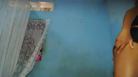 Snapshot of yolandrina90 chatting on 10.20.25 yolandrina90 online show from 10.20.25