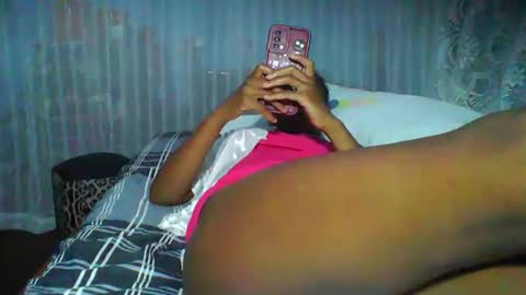 Snapshot of yolandrina90 chatting on 10.22.25 yolandrina90 online show from 10.22.25