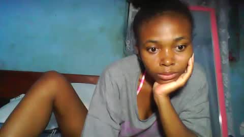 Snapshot of yolandrina90 chatting on 10.24.25 yolandrina90 online show from 10.24.25