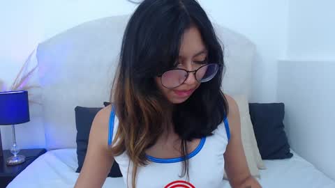 Snapshot of yommi_winx chatting on 02.02.25 Yommi Winx online show from 02.02.25