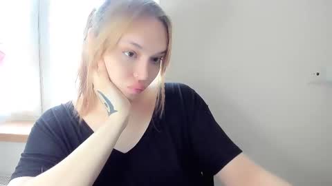 Snapshot of yomoyoo chatting on 02.20.25 yomoyoo online show from 02.20.25