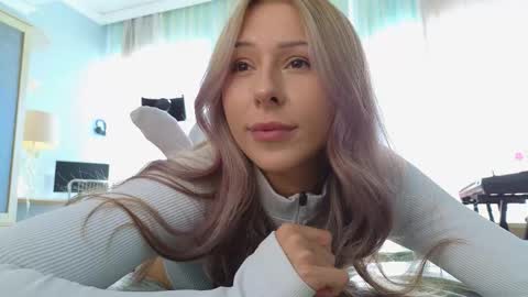 Snapshot of yononeey chatting on 09.30.25  Wilma  online show from 09.30.25