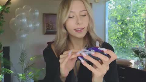 Snapshot of yononeey chatting on 10.07.25  Wilma  online show from 10.07.25