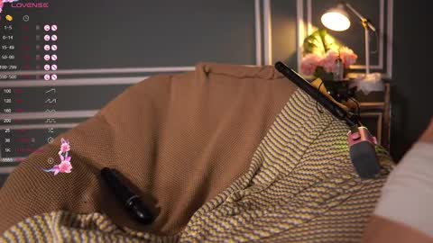 Snapshot of yoori_s chatting on 01.25.25 Mika online show from 01.25.25