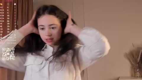 Snapshot of you_fell_in_love chatting on 09.28.25 Elizabeth brunette -- Darline blonde  online show from 09.28.25