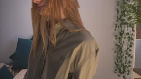 Elizabeth brunette -- Darline blonde  online show from 03.22.26