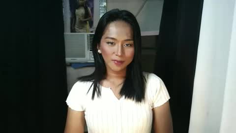 Snapshot of yougot_yanie chatting on 11.03.25 Yanie online show from 11.03.25