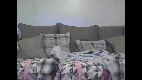 Snapshot of youneverknowimight2 chatting on 11.11.25 kindahorny online show from 11.11.25