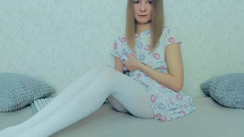Snapshot of your_caramelka chatting on 01.07.25 Lily online show from 01.07.25