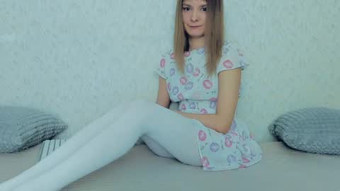 Snapshot of your_caramelka chatting on 01.11.25 Lily online show from 01.11.25