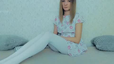 Snapshot of your_caramelka chatting on 01.12.25 Lily online show from 01.12.25
