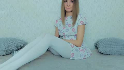 Snapshot of your_caramelka chatting on 01.17.25 Lily online show from 01.17.25
