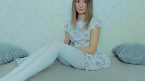 Snapshot of your_caramelka chatting on 01.22.25 Lily online show from 01.22.25