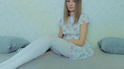 Snapshot of your_caramelka chatting on 01.26.25 Lily online show from 01.26.25