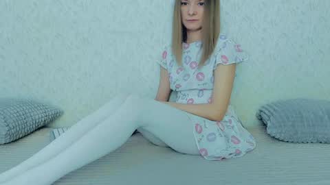 Snapshot of your_caramelka chatting on 02.06.25 Lily online show from 02.06.25
