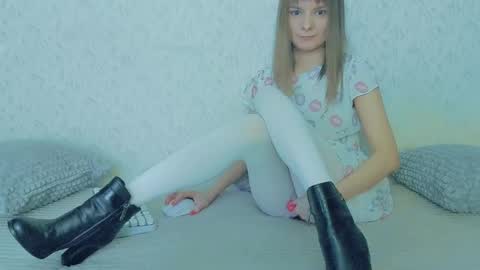 Snapshot of your_caramelka chatting on 02.09.25 Lily online show from 02.09.25