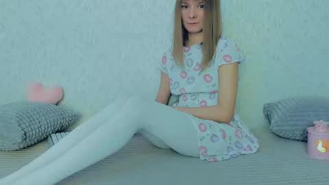 Snapshot of your_caramelka chatting on 02.16.25 Lily online show from 02.16.25