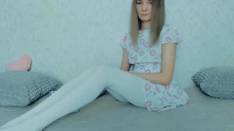 Snapshot of your_caramelka chatting on 02.18.25 Lily online show from 02.18.25