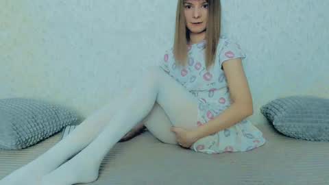 Snapshot of your_caramelka chatting on 02.19.25 Lily online show from 02.19.25