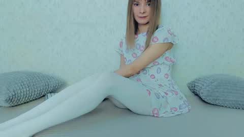 Snapshot of your_caramelka chatting on 03.04.25 Lily online show from 03.04.25