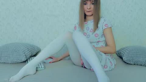 Snapshot of your_caramelka chatting on 03.05.25 Lily online show from 03.05.25