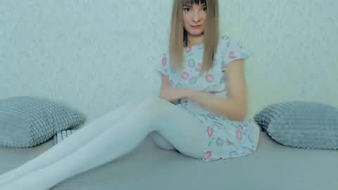 Snapshot of your_caramelka chatting on 03.07.25 Lily online show from 03.07.25