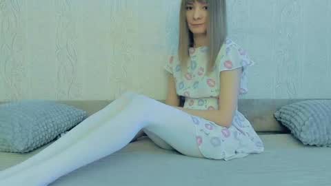 Snapshot of your_caramelka chatting on 03.08.25 Lily online show from 03.08.25