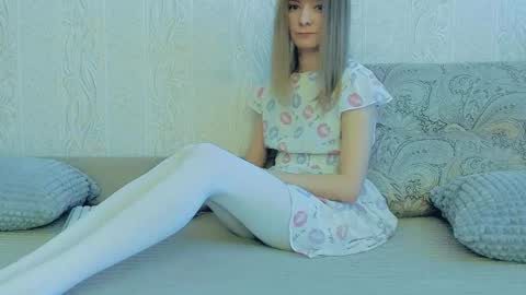 Snapshot of your_caramelka chatting on 03.09.25 Lily online show from 03.09.25
