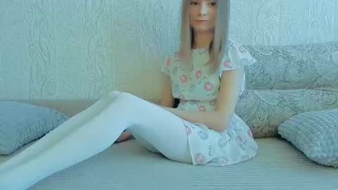 Snapshot of your_caramelka chatting on 03.10.25 Lily online show from 03.10.25