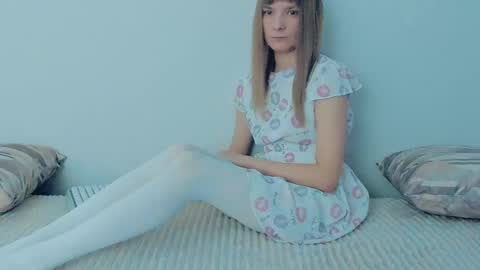 Snapshot of your_caramelka chatting on 09.11.25 Lily online show from 09.11.25