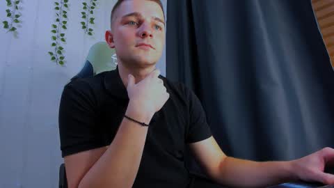 Snapshot of your_claddagh chatting on 10.19.25 your_claddagh online show from 10.19.25