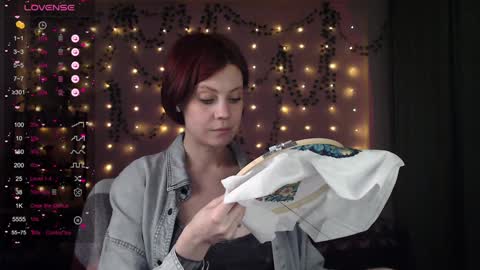 Snapshot of your_corvus chatting on 12.04.24 your_corvus online show from 12.04.24