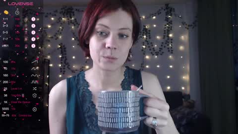 Snapshot of your_corvus chatting on 12.08.24 your_corvus online show from 12.08.24
