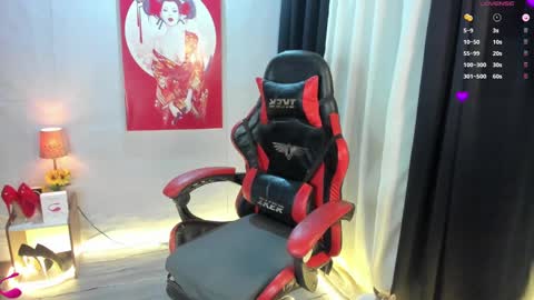 Snapshot of your_dreamasian chatting on 12.31.24 YourSeductiveWife online show from 12.31.24