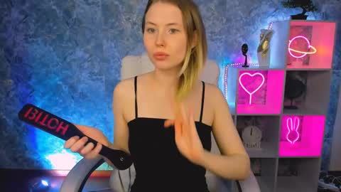 Ella online show from 03.12.26