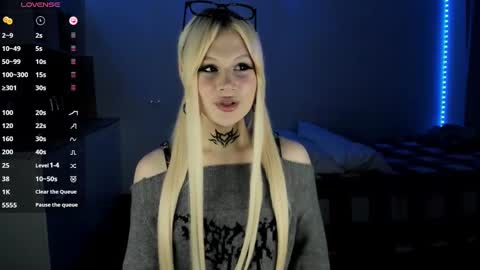 Snapshot of your_little_eva chatting on 03.06.25 Eva online show from 03.06.25