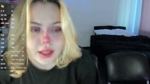 Snapshot of your_little_eva chatting on 03.09.25 Eva online show from 03.09.25