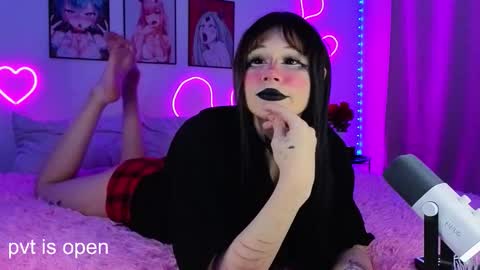 Snapshot of your_little_eva chatting on 10.30.25 Eva online show from 10.30.25