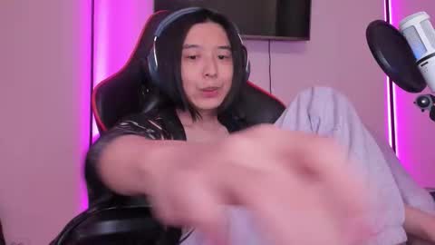 Snapshot of your_little_twink chatting on 09.20.25 Han   online show from 09.20.25