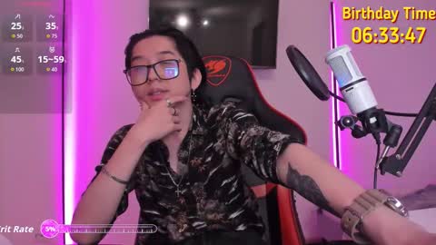 Snapshot of your_little_twink chatting on 10.04.25 Han   online show from 10.04.25